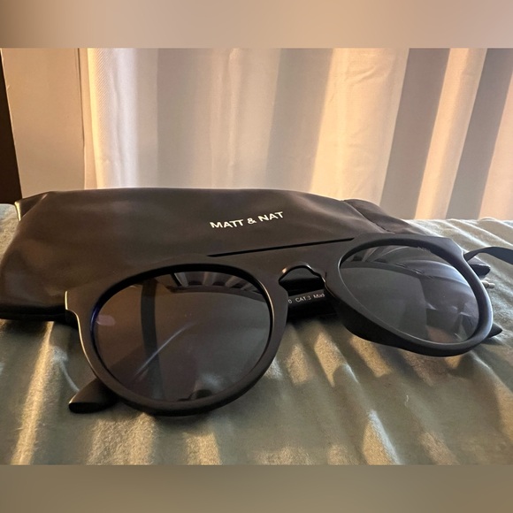 Matt & Nat unisex sunglasses - Picture 1 of 4